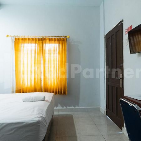 Teratai Guesthouse At Rs Adam Malik Medan Mitra Reddoorz Ngoại thất bức ảnh