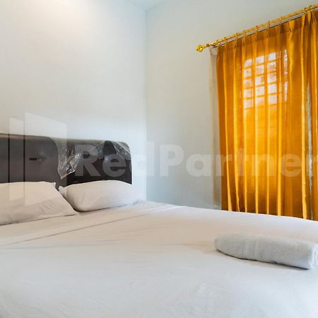 Teratai Guesthouse At Rs Adam Malik Medan Mitra Reddoorz Ngoại thất bức ảnh