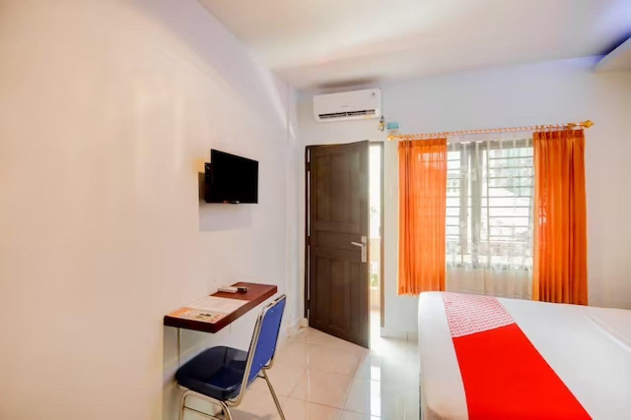 Teratai Guesthouse At Rs Adam Malik Medan Mitra Reddoorz Ngoại thất bức ảnh