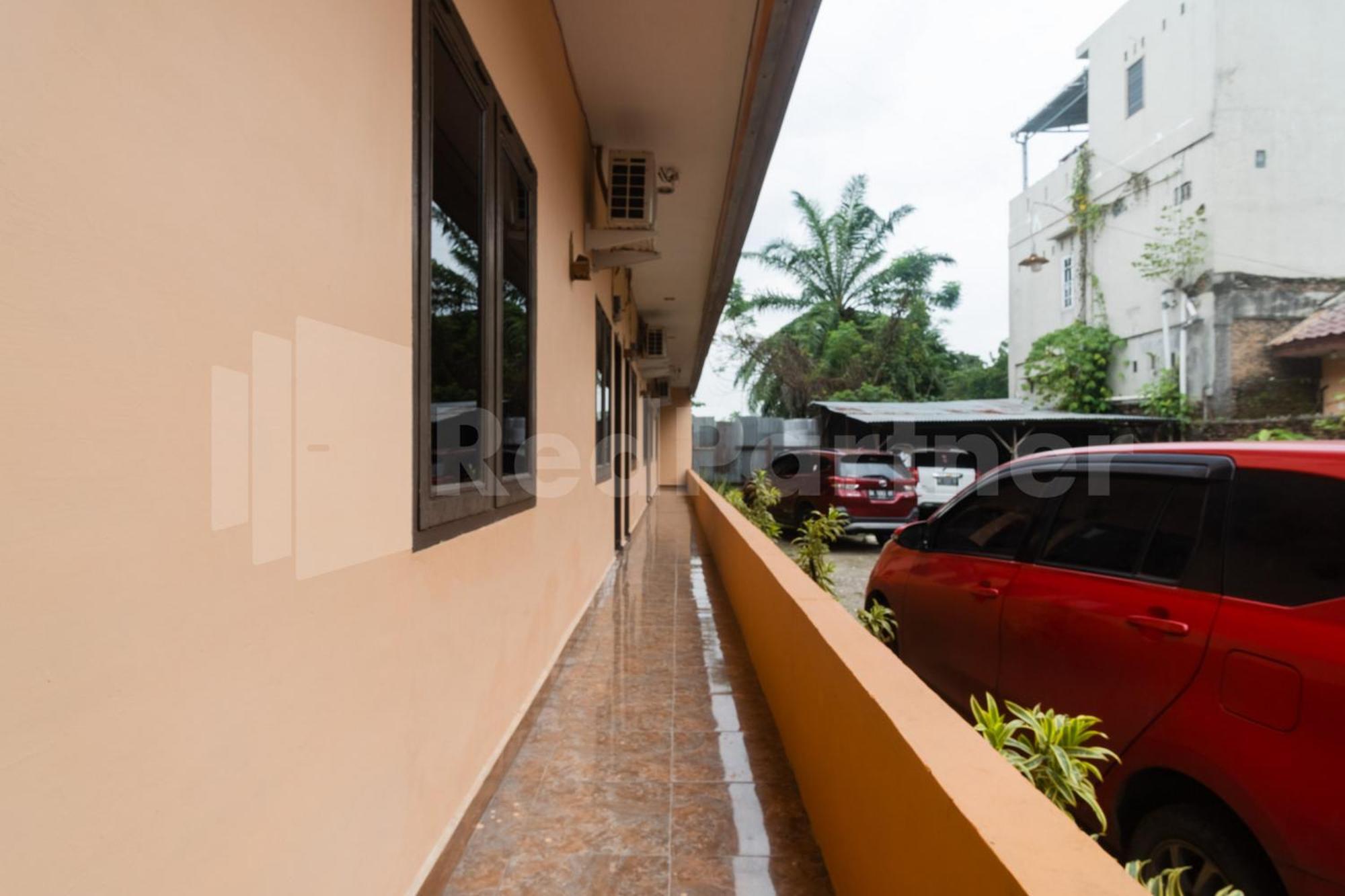 Teratai Guesthouse At Rs Adam Malik Medan Mitra Reddoorz Ngoại thất bức ảnh