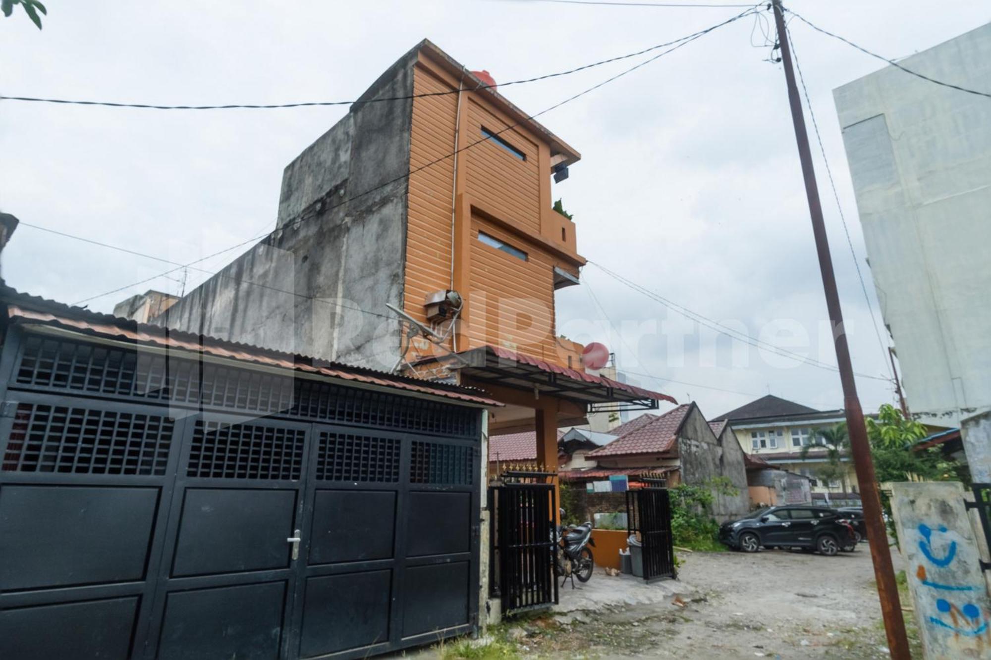 Teratai Guesthouse At Rs Adam Malik Medan Mitra Reddoorz Ngoại thất bức ảnh